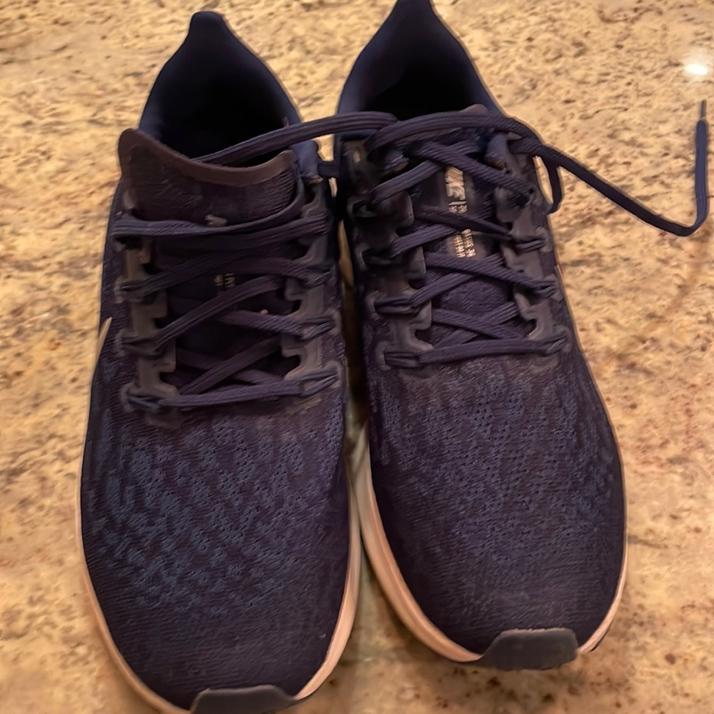 Mens Nike Zoom size 9